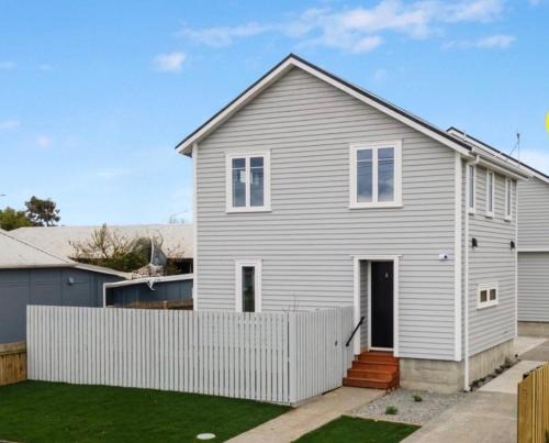 Christchurch House | Modern Heritage 2BR Home