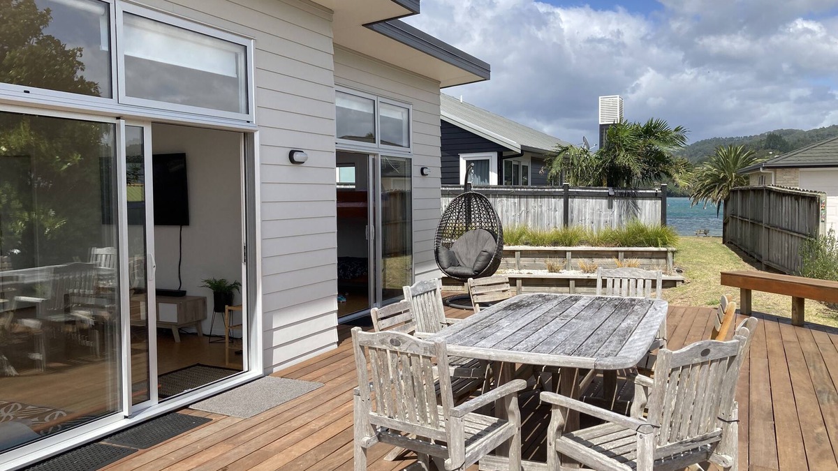 Pauanui House | Modern Kiwi Bach with own access to Estuary
