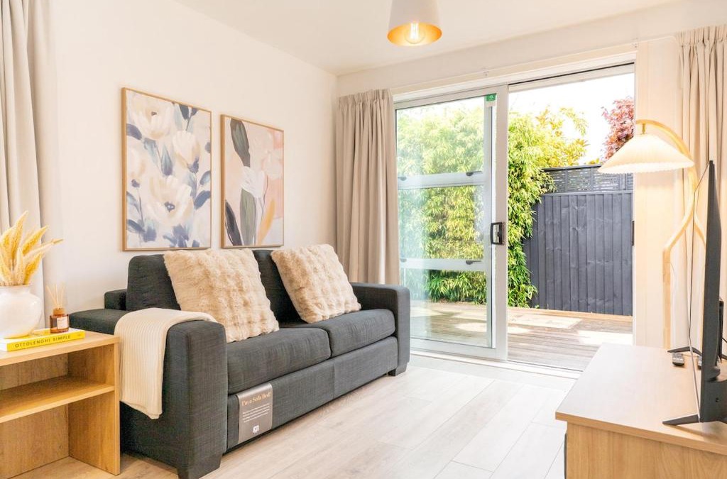 Merivale Apartment | Modern Merivale Escape Prime Location