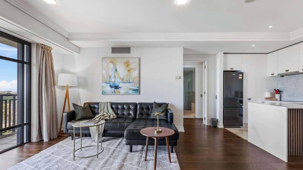 Auckland Central Business District Apartment | Modern Metropolis Free Parking and Pool by Zodiak