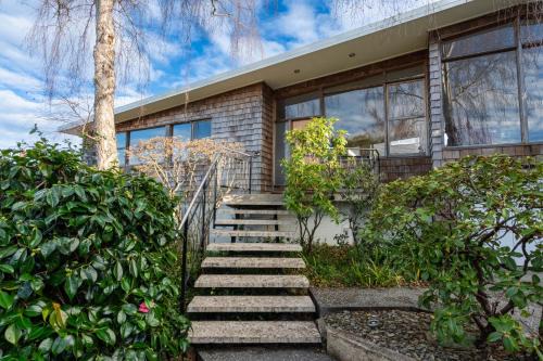 Dunedin House | Modern Mid-Century Retreat