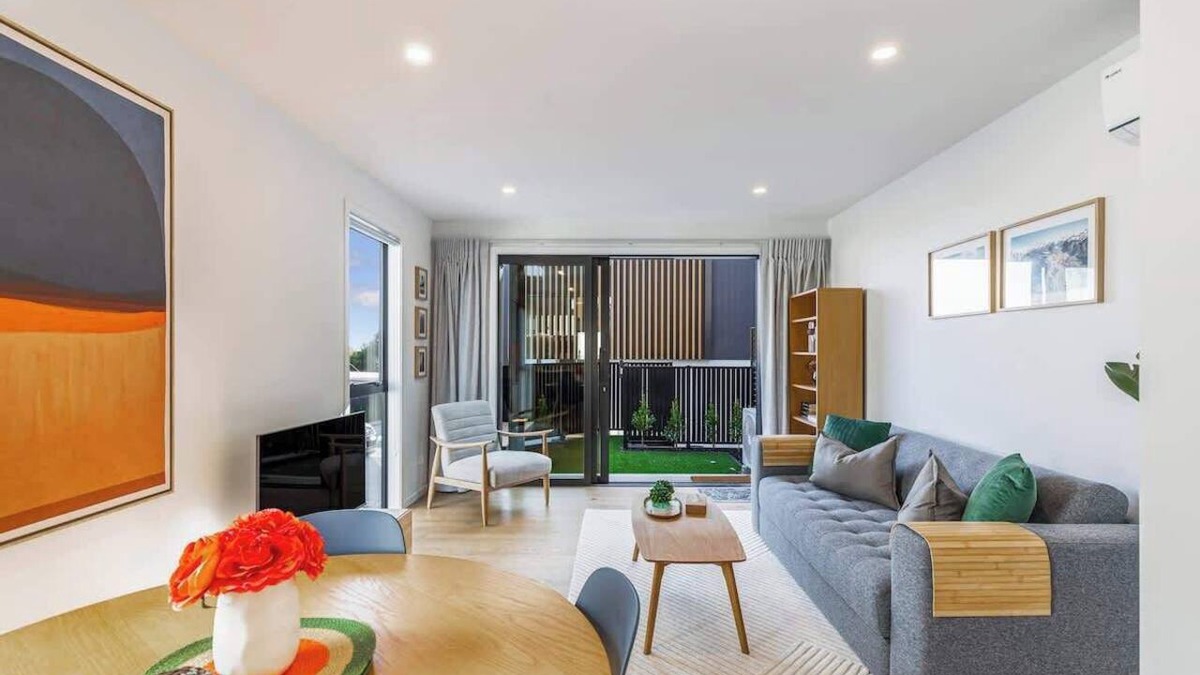 Mission Bay Apartment | Modern Mission Bay Townhouse & Parking ZodiakStays
