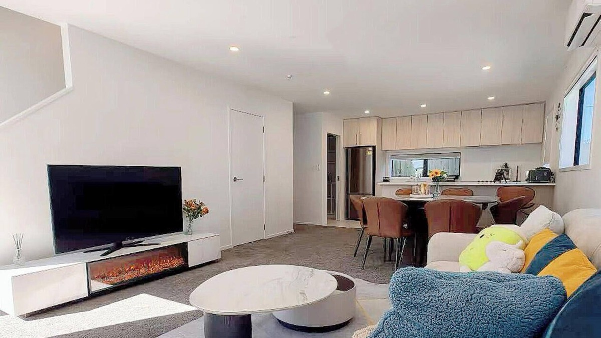 Trentham House | Modern & New 3 Beds 6 Guests