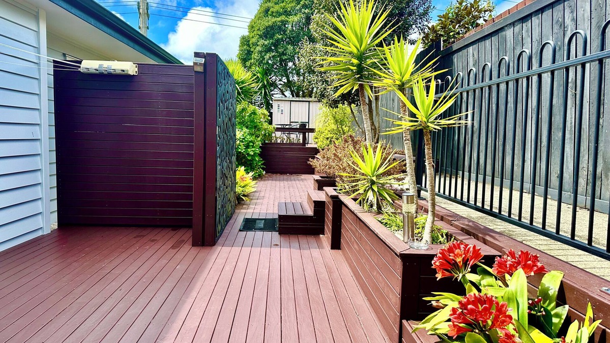 Rosedale House | Modern Private 2nd floor home unit with full kitchen 2bedroom 2bathroom inAlbany
