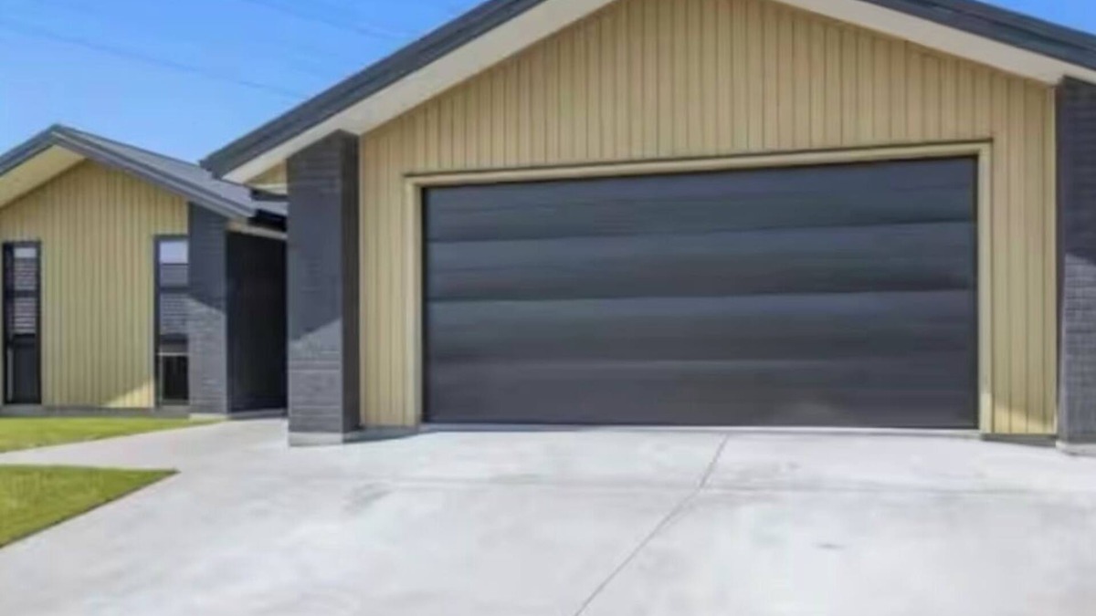 New Plymouth House | Modern & Spacious 2yo Home