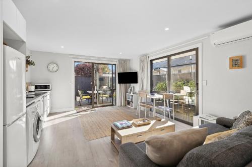 Motueka Apartment | Modern, Sunny, Central