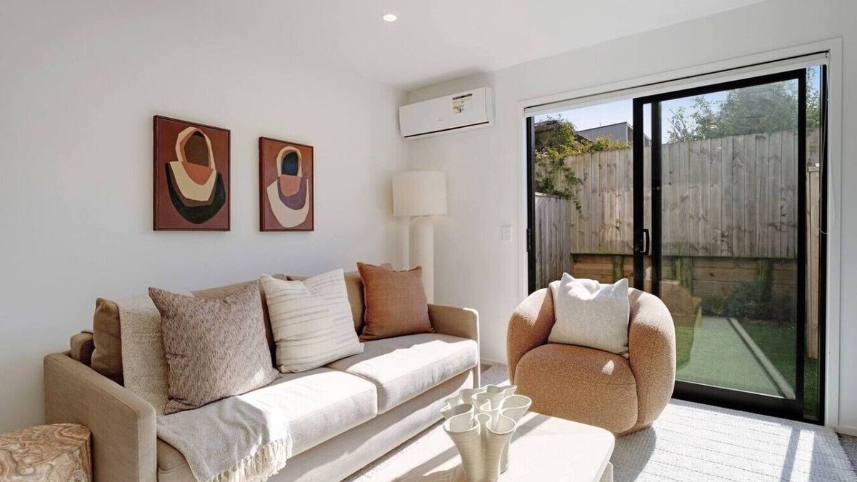 Te Atatu Peninsula Villa | Modern Te Atatu Sanctuary | Air-con and Sofa Bed