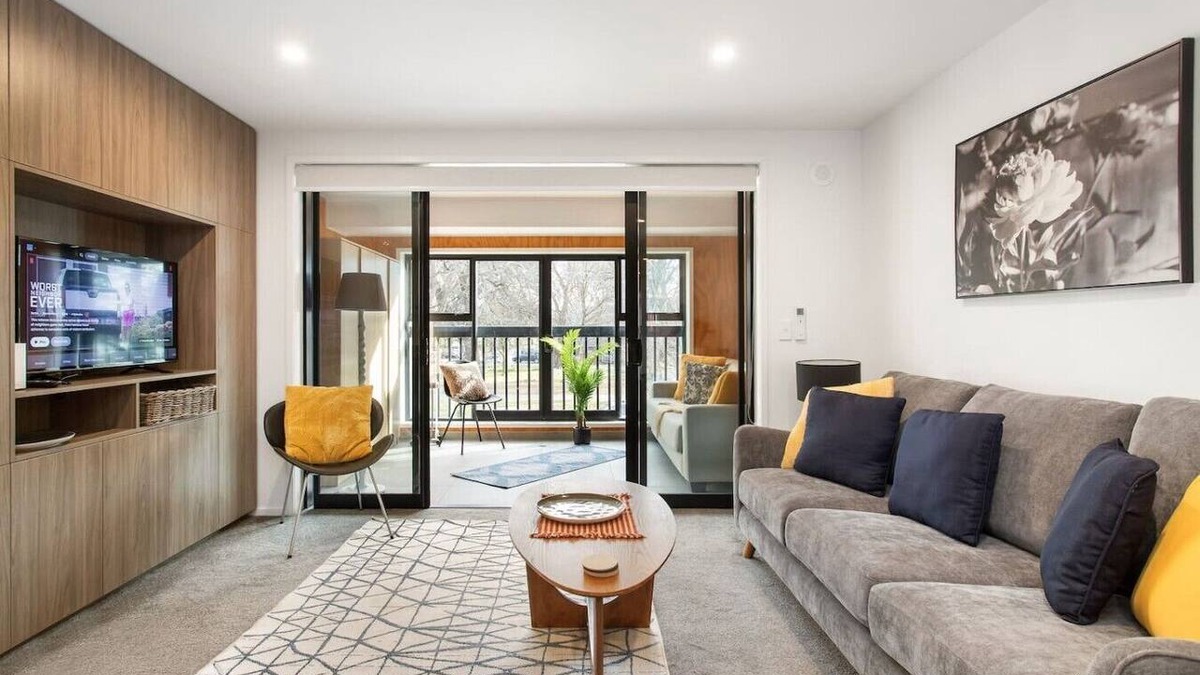 Addington Apartment | Modern Townhouse Walk to Hagley Park & Hospital