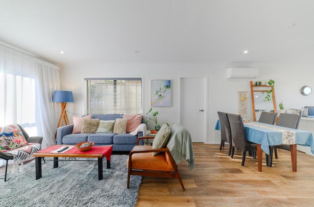 Dinsdale Villa | Modern Two Bedroom Home with Garage Near Hamilton Lake