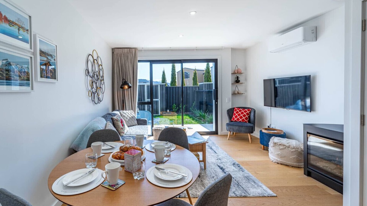 Albert Town Villa | Modern Warm And Cosy Townhouse - 5min To Wānaka