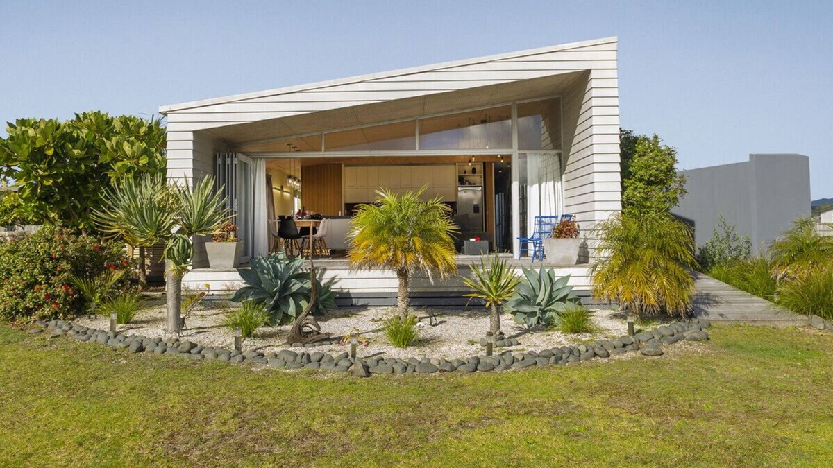 Matarangi Cottage | Modpod on The Tee - Matarangi Holiday Home