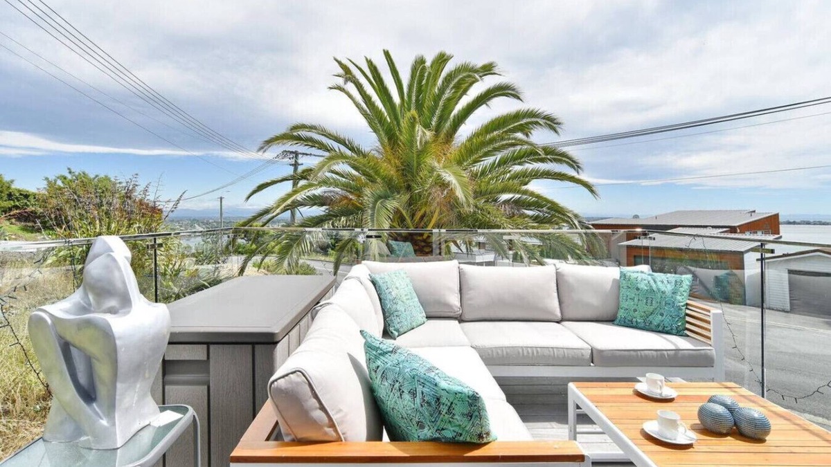 Mount Pleasant House | Mount Pleasant Ocean Views 3 bedroom with bathtub