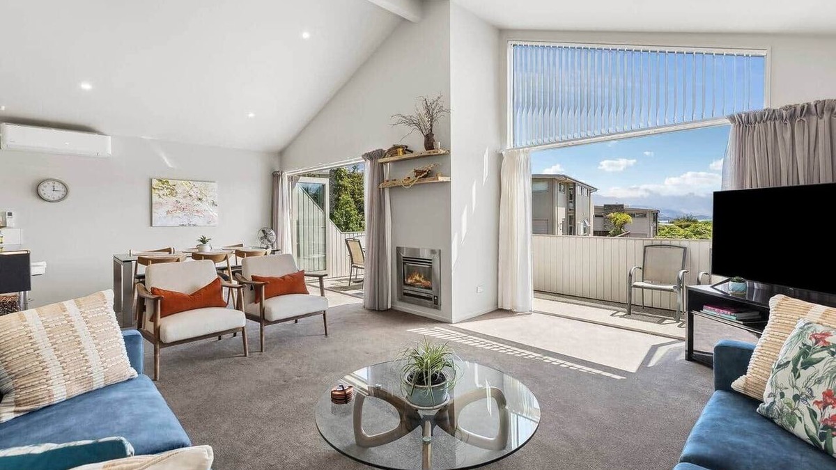 Wanaka Apartment | Mountain Four-Guest with Views