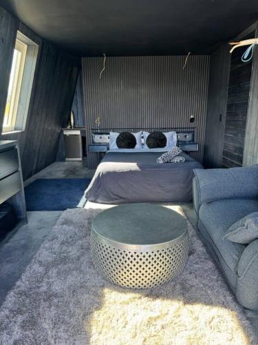 Wanaka Apartment | Mountain-view apartment, Blue Moon