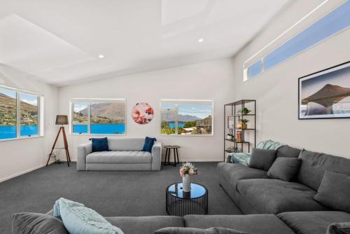 Frankton House | Mountain View Paradise 3 Bedroom House Lake Views