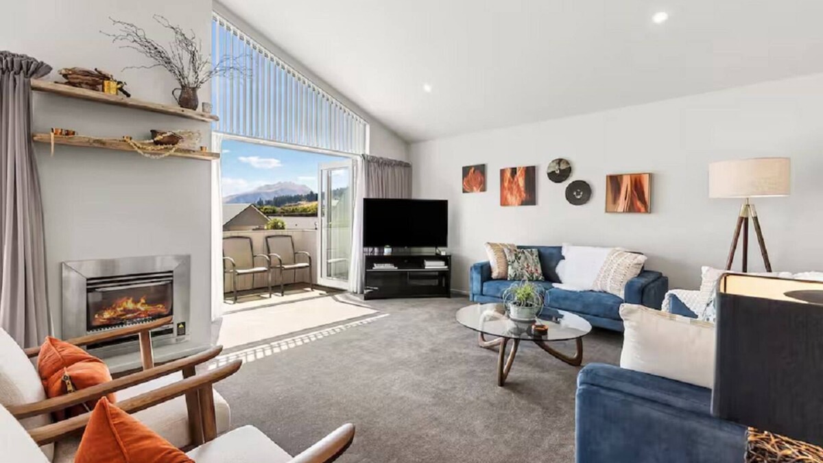 Wanaka Apartment | Mountain View Townhouse for Six
