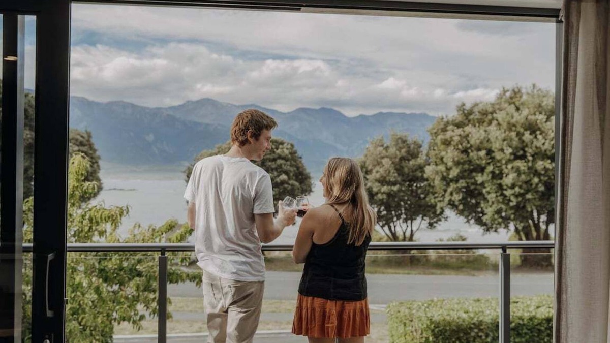 Kaikoura House | Mountain Views | Beachfront | Central - KK86200
