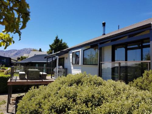 Tekapo House | Mountain Views, Nice Spot Newly renovated