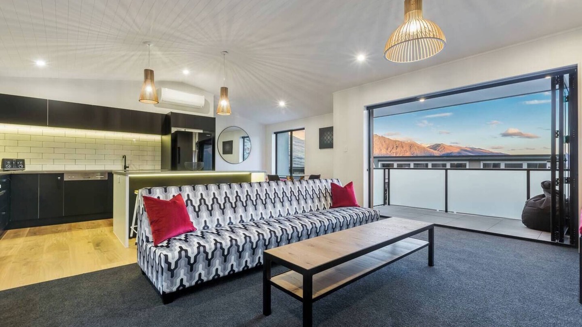 Queenstown House | Mountain Views On Queenstown Hill With Hot Tub!