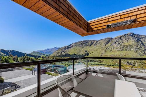 Arthur's Point Apartment | Mountain Views Penthouse - Apartment 22