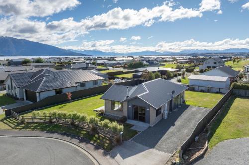 Te Anau House | Mountainview Escape - Te Anau Holiday House