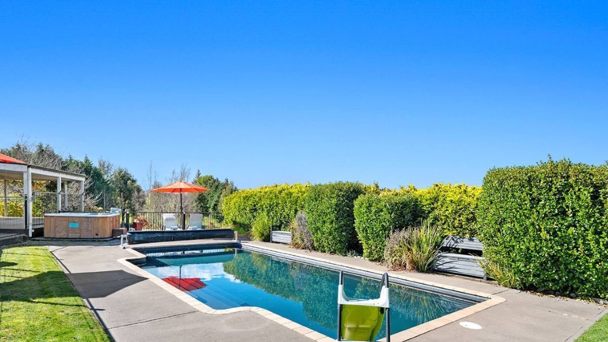 Acacia Bay House | Mountviews Lodge - Taupo