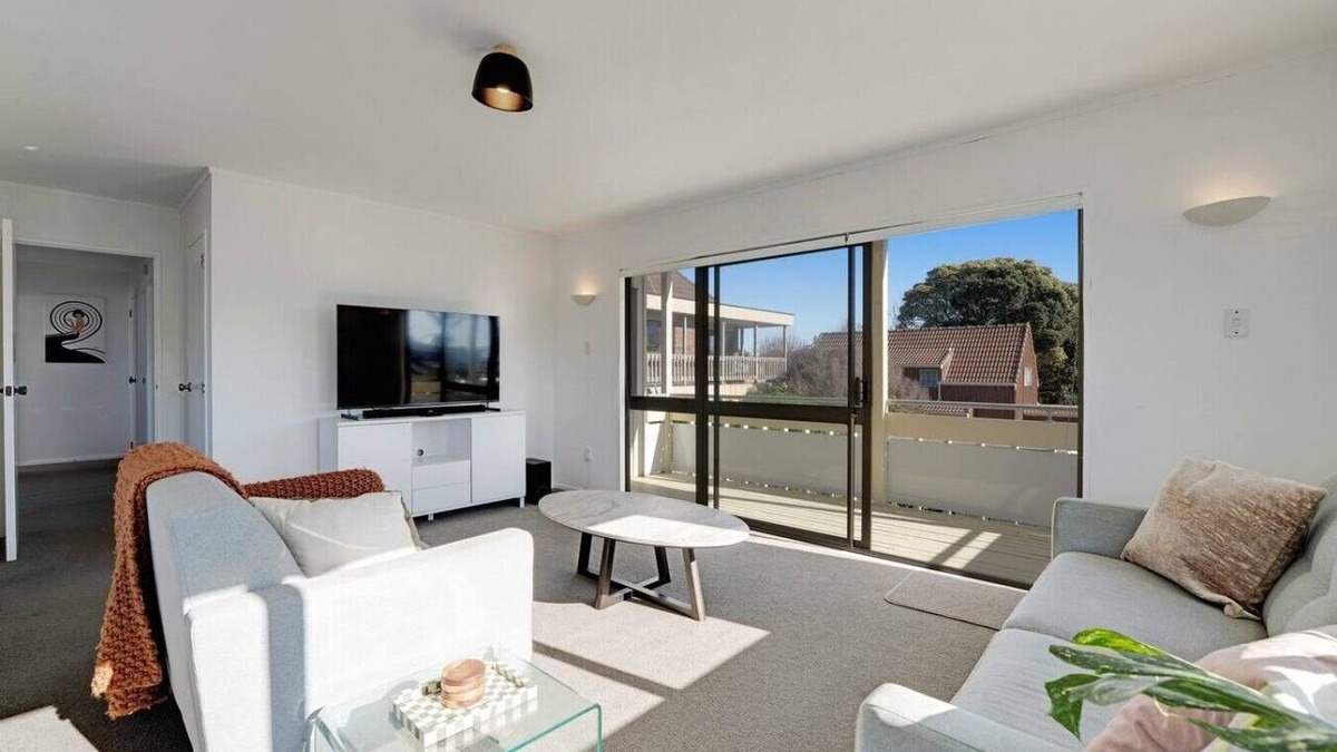 Mount Maunganui Villa | Mt Maunganui 3BR Beach Haven | Garage and Air-con