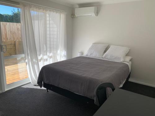 Hamilton East House | Near the City and Gardens