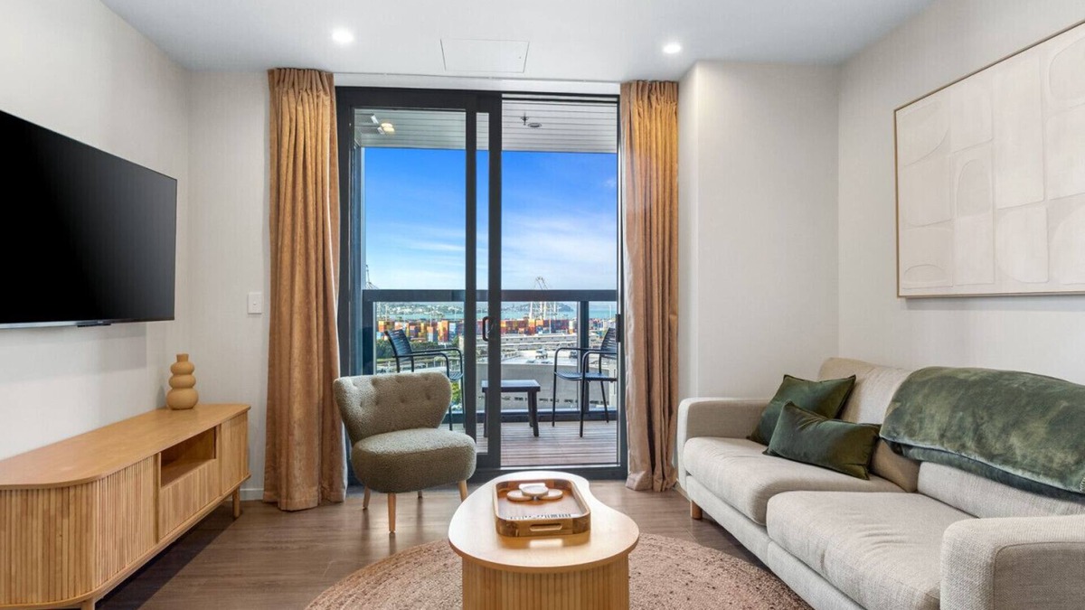 Parnell Apartment | Neat and Central Parnell 2-Bed Gym Free Parking