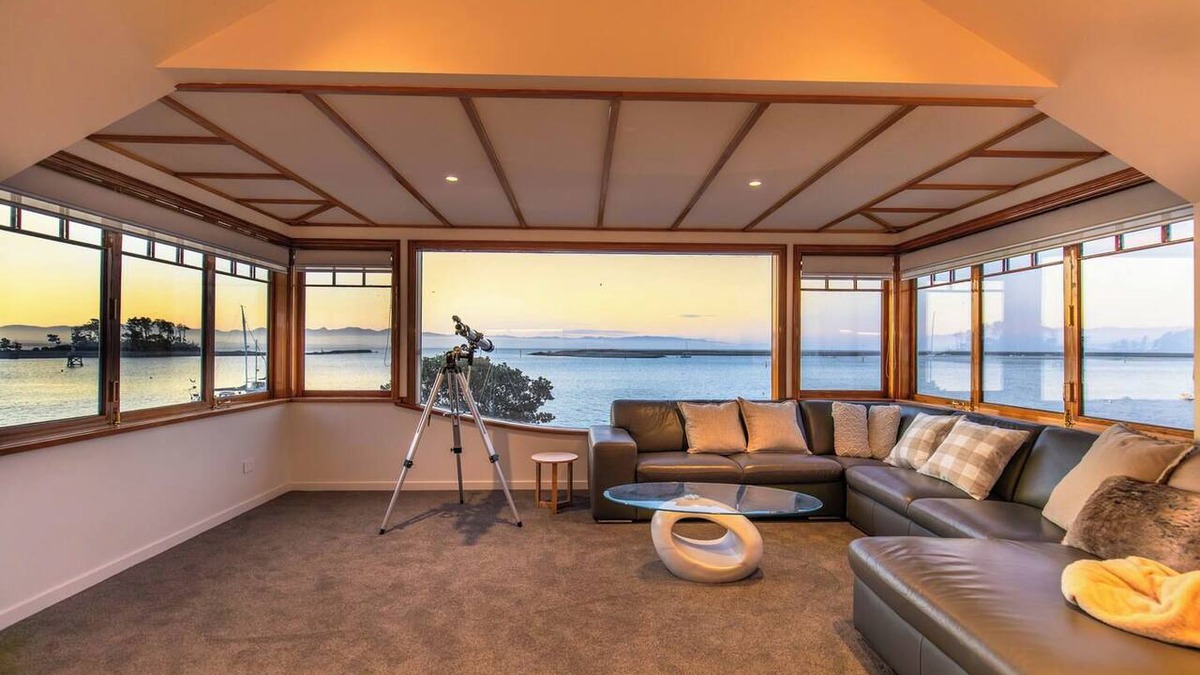 Stepneyville Apartment | Nelson Harbour Light Waterfront Apartment