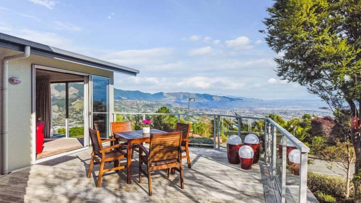 Britannia Heights House | Nelson Panorama Haven