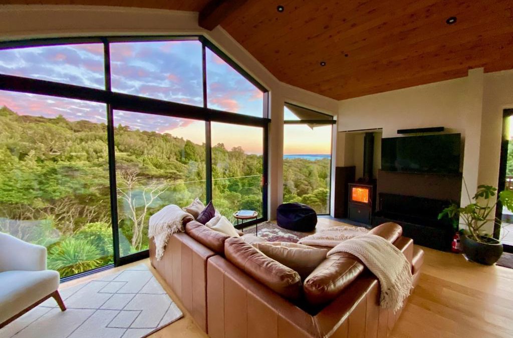 Raglan House | Nestled in Nature 3 Bedroom Home Spa Pool & Sauna & Pilates Studio