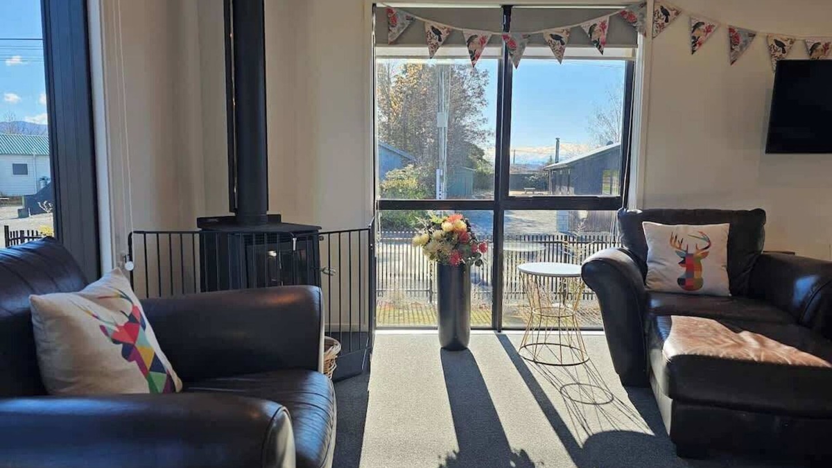 Twizel House | New Build, Walk to Town, Fire, Sleeps 5, Wi-Fi