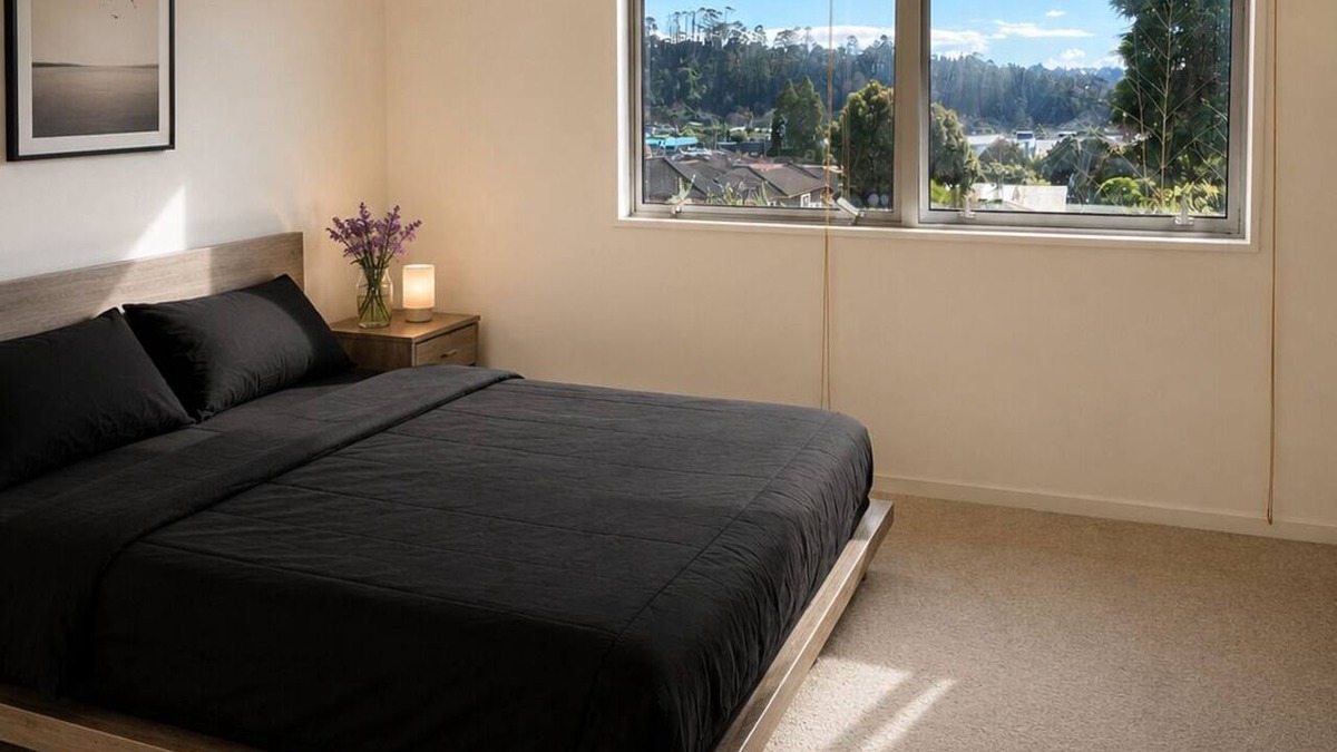 Ranui House | New townhouse , 2 bedrooms , free street parking .