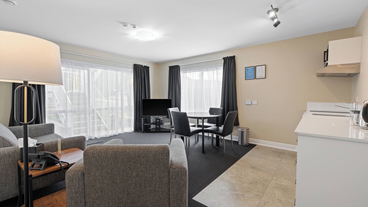 Kawaha Point Hotel | Newina Rotorua