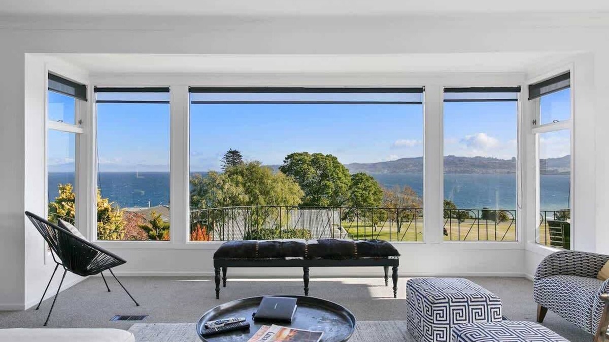 Hilltop House | Ngauruhoe House with Stunning Views