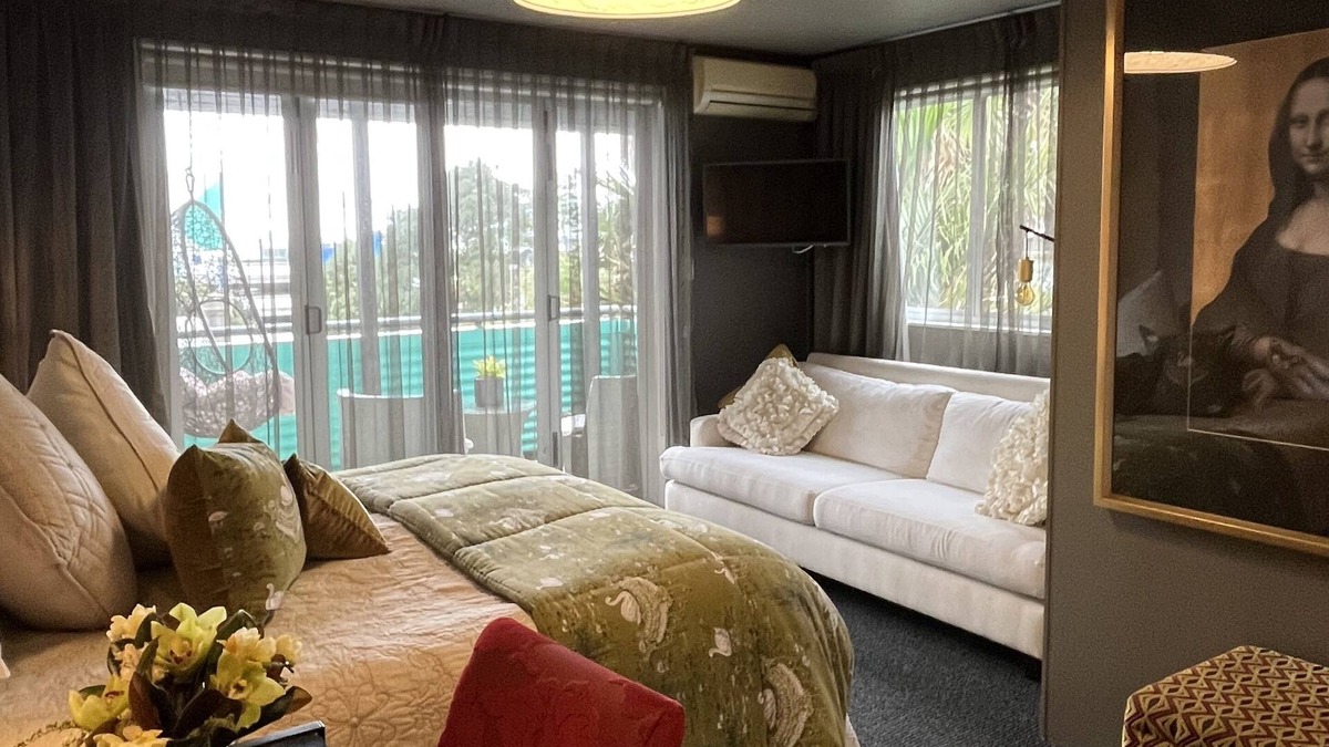 New Plymouth Cabin | Nice Hotel