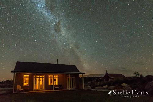 Twizel House | Night Sky Cottage - Kahu Cottage - HOT TUB
