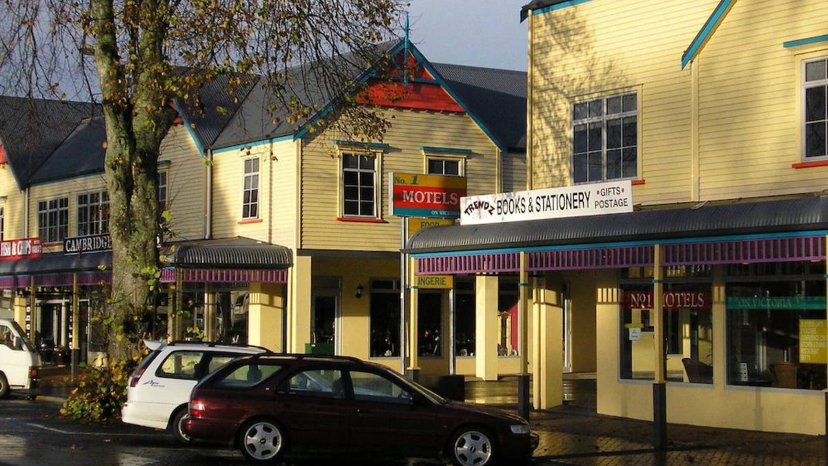 Cambridge Hotel | No1 Motels On Victoria
