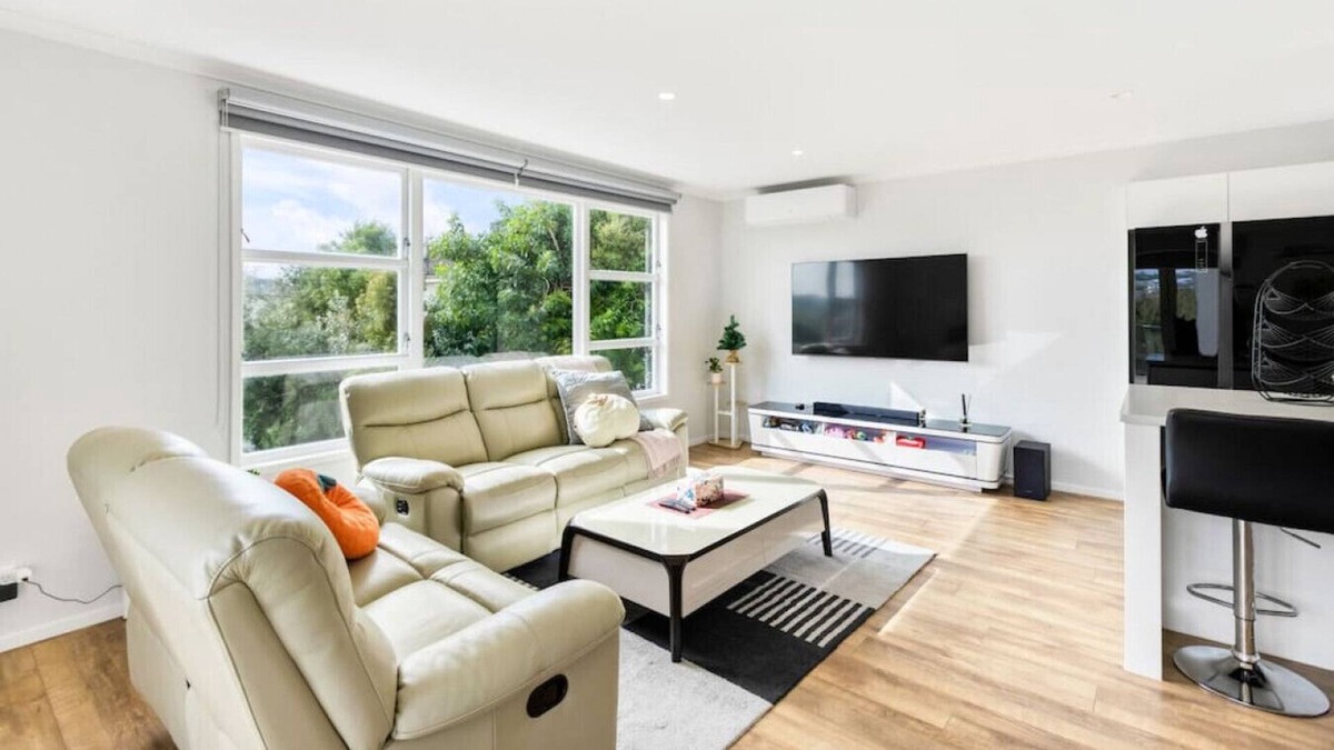 Torbay Apartment | North Shore Hideaway with Deck and BBQ
