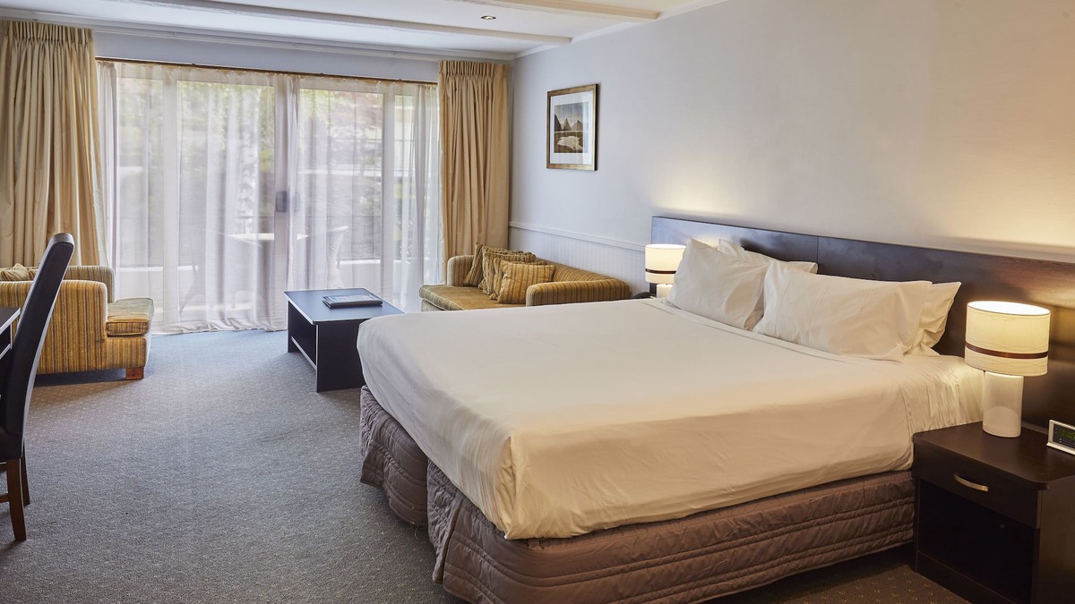 Arthur's Point Hotel | Nugget Point Hotel