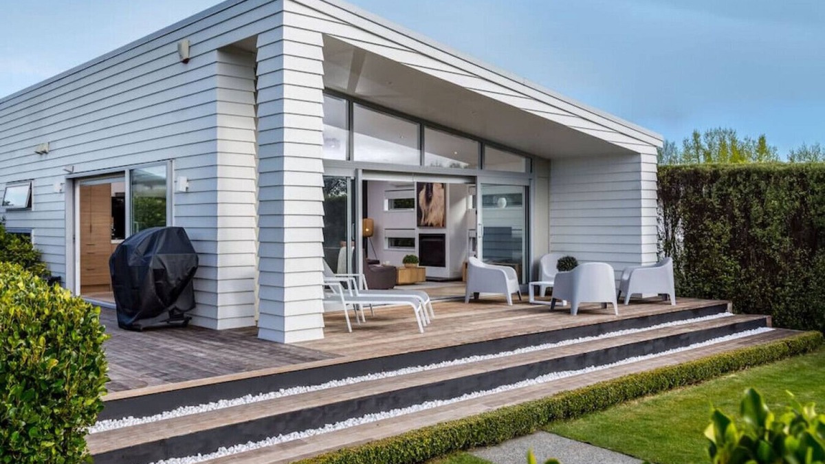 Martinborough Apartment | Number 35 Contemporary Martinborough Escape | 3BR, Seasonal Communal Pool & Sunny Deck