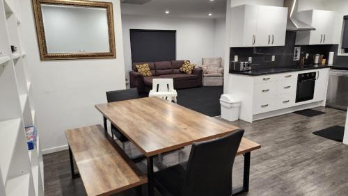 Kawaha Point House | OakTree Entire Holiday Home, Sleeps 8 to12