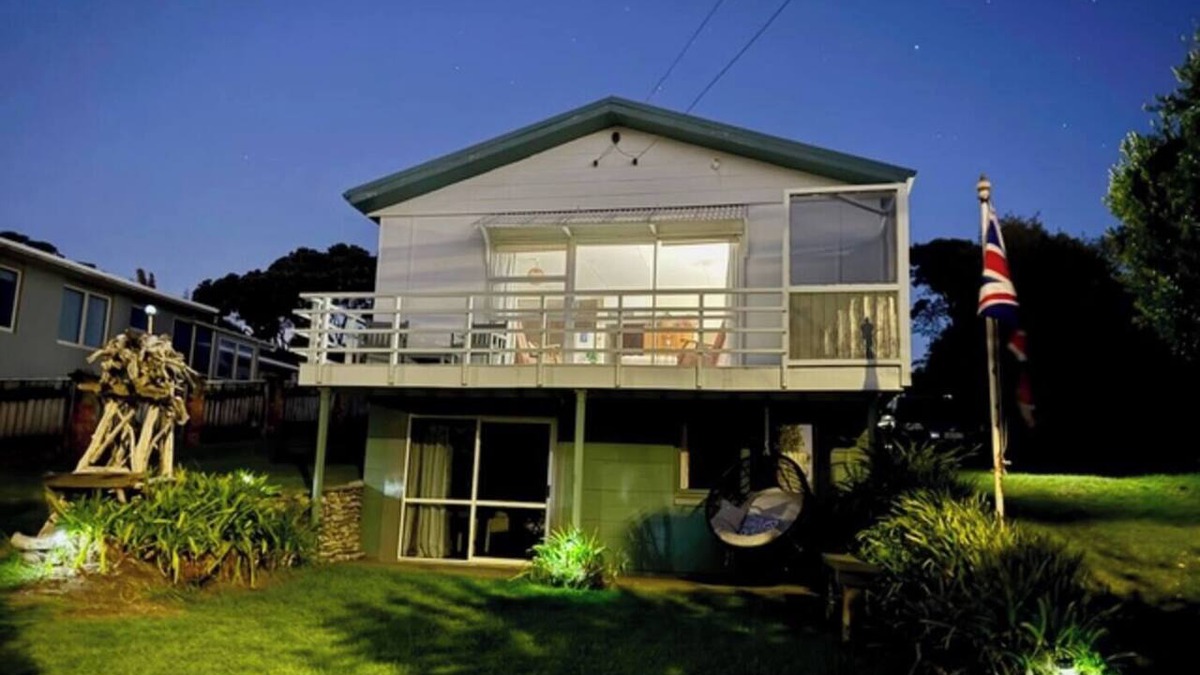 Oakura House | Oakura Beachfront Bach + Close to Everything