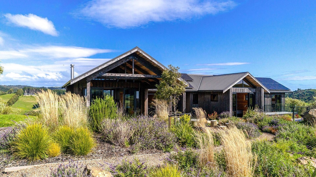 Onetangi Cabin | Obsidian Villa and Yurts by Waiheke Pure