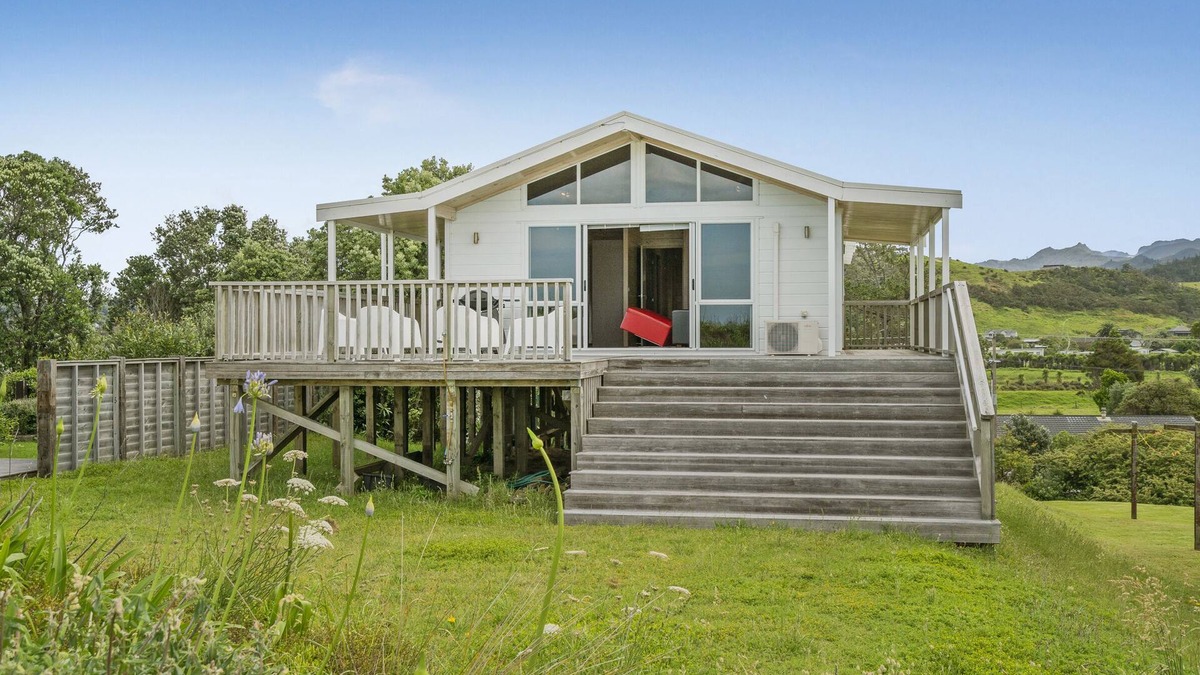 Tairua House | Ocean Beach Beauty - Tairua Holiday Home