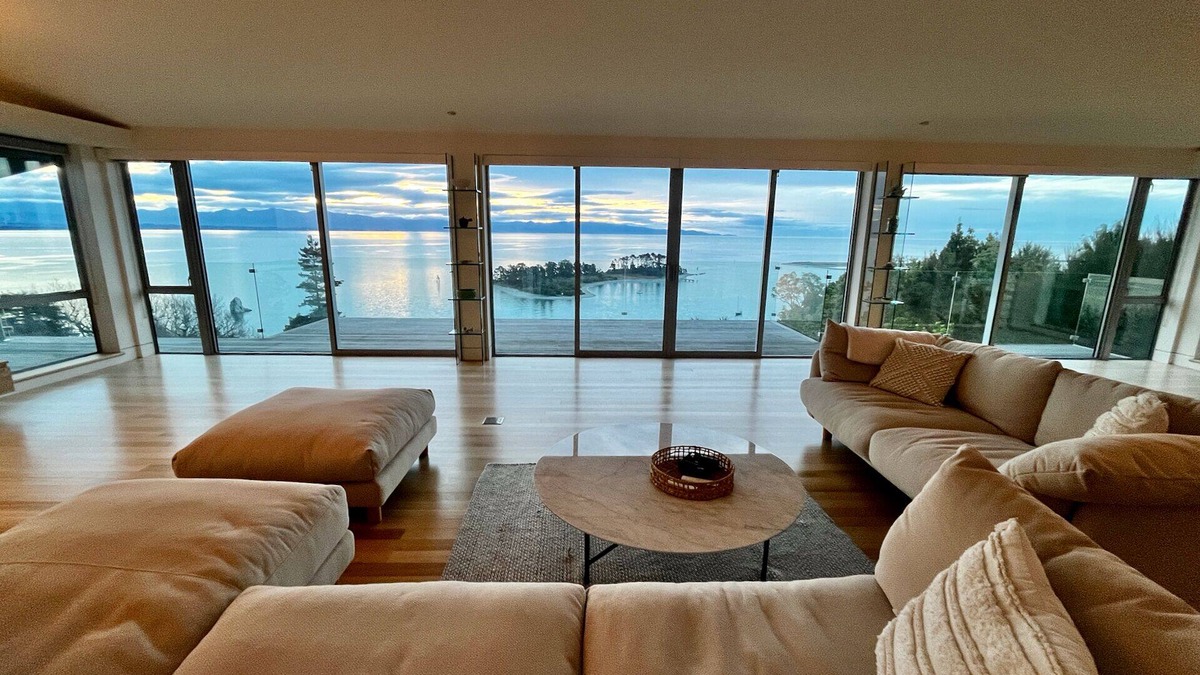 Britannia Heights House | Ocean Horizon