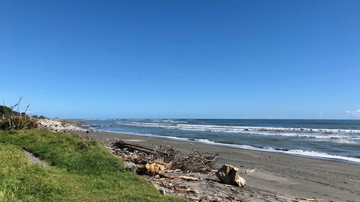 Hokitika House | Ocean on the doorstep.