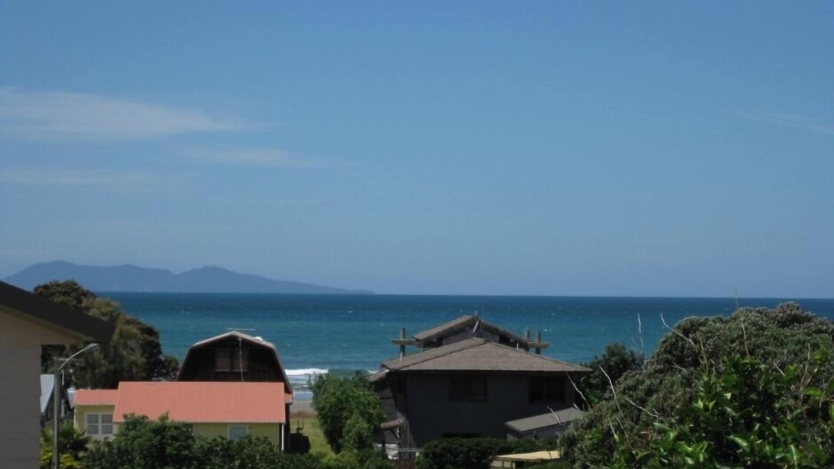 Waihi Beach House | Ocean View Bach, 300m to the beach