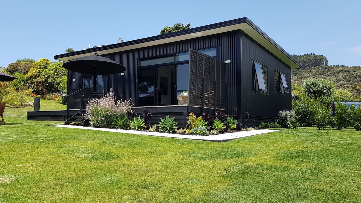 Hot Water Beach House | Ocean View Cottage - Beachfront - Amazing Views - Ideal for Couples